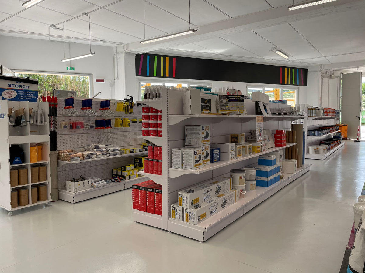 SCAFFALATURE PER NEGOZIO